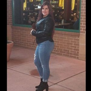 Meet your Posher, Daniela